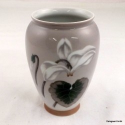 Vase med blomst 