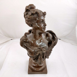 Bronzestatue af kvinde